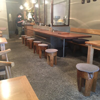 自家製粉石臼挽きうどん 青空blue 本店 - 店内