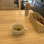 ナンゴク カフェ - 日替わりランチのスープ