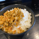 赤麺 梵天丸 - ごはん大・ザーサイ