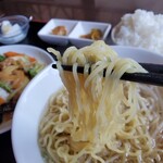 台湾料理 龍府 - 市販品の麺。