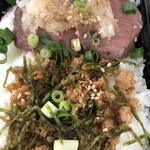 だんどり - ローストビーフと鳥そぼろ