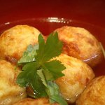 神戸粉処 一哲 - 大玉たこ焼きに少しのダシが浸透するわけもなく…