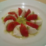 エノテカ 大阪店 - 北海道産ﾓｯﾂｧﾚﾗとﾌﾙｰﾂﾄﾏﾄのｶﾌﾟﾚｰｾﾞ