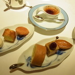 アピシウス - お茶菓子もワゴンから好きなだけ