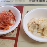 名華園料理店 - 超すっぱいキムヒ～とタマゴサラダ？