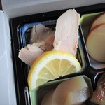 料理とお酒 まさ - 彩り弁当(鶏ハム)