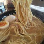 麺処田ぶし - 熟成醤油らーめん大盛 麺アップ(2020年5月12日)