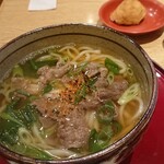 力餅食堂 - 肉うどん。甘辛い肉がたまりませんねー。