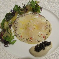 ロオジエ - 明石の鯛のカルパッチョ風。キャビア添え。