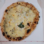 Pizzeria Cavallo - クワトロフォルマッジョN(40cm)2050円(税抜)