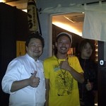 炭火焼ホルモン ぐう - 店主とウィル・スミス似の友人