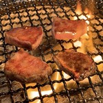 炭火焼肉我や我や - 特上タン塩（厚切り）