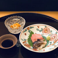 神楽坂ささ木 - 静岡県焼津産鮪　中トロ　神奈川県真鶴産鳥貝　北海道産バフンウニ