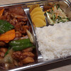 Fukken Kateiryourishun No Kaori - 【ランチ】　主菜が“一番大きな、仕切り”に、 ドカッと盛り付けられている「黒酢鶏定食」