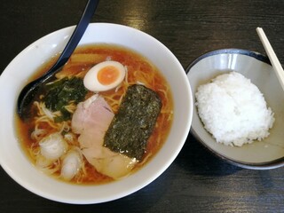 Aduma Bashi Taka Masaya - ラーメンセット　715円　後から漬物がきました