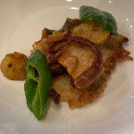 海鮮中国料理黄河 - 鮑と中津川の原木椎茸、三方原の馬鈴薯、京都の万願寺唐辛子の炒め物