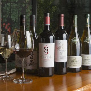 Enjoy the marriage of delicious sake and yakitori with carefully selected wines and sake.