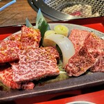 炭火焼肉 久 - 和牛ミックス、美しい(ΦωΦ)