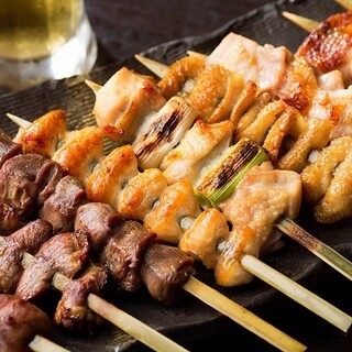 厳選した国産若鶏の焼き鳥を塩・タレで。