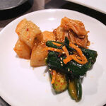 焼肉 神戸屋 - キムチ盛り合わせ（８００円）