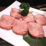 焼肉 神戸屋 - 特上タン塩（1,800円）