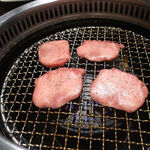 焼肉 神戸屋 - 特上タン塩