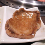 焼肉 神戸屋 - 分厚いタン塩