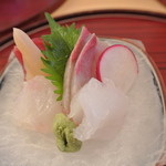 ひさご - 砕いた氷を敷き詰めた上に載る、小技の利いたお刺身盛り合わせ