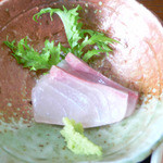 ながい - お刺身は２きれでしたが新鮮で美味しかった。