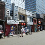 くいもんや　森 - タイ料理やベトナム料理店などいろいろなお店が並んでいます