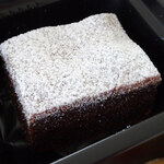 パリのワイン食堂 - 高貴なガトーショコラ