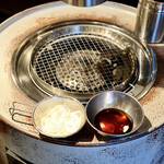 韓国式焼肉 MAYAKK CALVI - 薬味とタレ