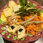 タベルナ・チェルヴィーノ - 前菜盛り合わせの2皿目はお野菜などなど。
            