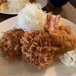 洋食・ワイン フリッツ - ミックスフライD ¥2,200-
            (メンチカツ、コロッケ、エビフライ x2)