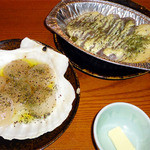 Kurofuneya - 変りだね二種・イタバタホタテと海老のチーズソース焼き