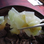 Takachan Udon - 【肉うどん】ゆでキャベツは甘みがあって美味しかったです。