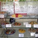 ショウケースに歴史を感じます。冬場は、店内との温度差で真っ白になることも（笑）