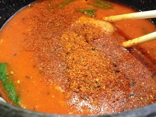 麺飯場 たんや - で、もっと辛くしちゃう♪