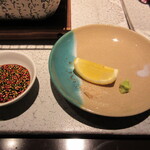 日本料理 TOBIUME - 錦胡麻たっぷりの自家製ダレ、若松のレモン