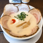 ラーメン家 みつ葉 - 豚CHIKIしおチャーシューメン