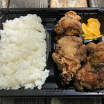 Kushiyaki Rakushu Moja - からあげ弁当（税込500円）