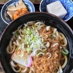 しろうま弁当 - 天ぷらうどん(¥400)