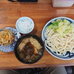 吉田屋 - 肉つけうどん670円