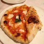 カトリカ - 2種のピッツア
      