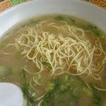 長浜ラーメン力 - ラーメンに「半玉（替玉・カタ・60円）」を入れた図