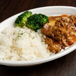 Special curry Bento (boxed lunch) slowly stewed by a butcher