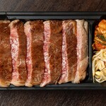 A5 rank female beef sirloin Bento (boxed lunch)