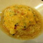 中国麺飯 勇 - 特製天津飯。ホタテの効いた塩餡かけとフワトロかに入り卵が絶品！