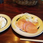 Moningu - ハムエッグ定食(650円)