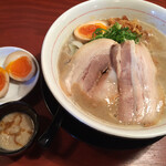 頑固麺 - 特製鶏豚骨 ＆ 味玉